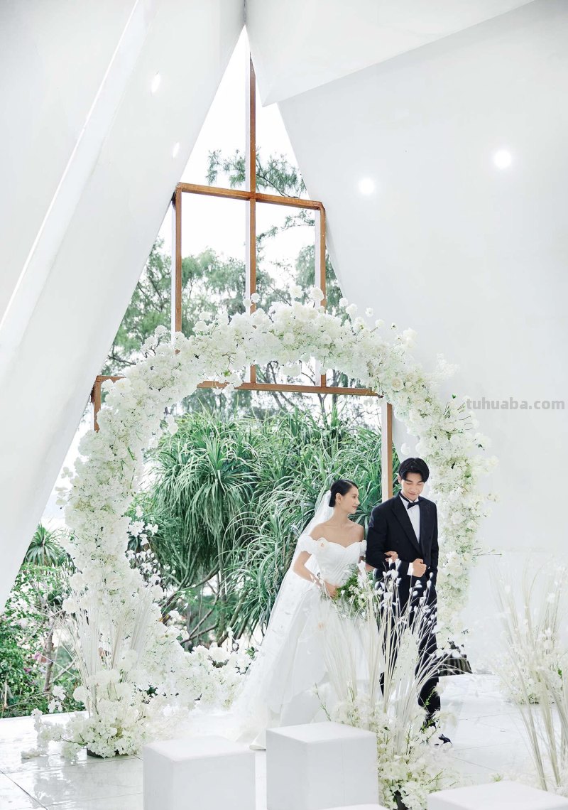 三亚旅拍婚纱照哪家拍得好？三亚婚纱摄影工作室排名
