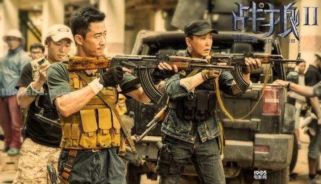 《战狼2》是一部以什么为主题的电影?里面的电影内容是关于什么的?