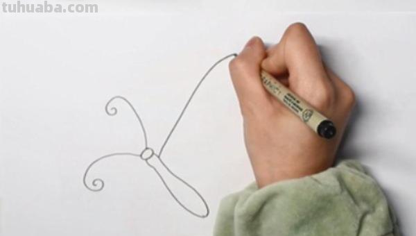 蝴蝶小鸟怎么画简笔画 一步一步画蝴蝶？