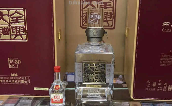 广东55岁电子厂老板，20年应酬总结出一份白酒清单，网友：佩服