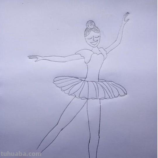 彩铅画美女古装裙子怎么画 最简单漂亮裙子的画法？