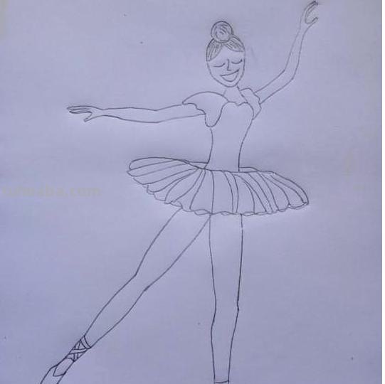彩铅画美女古装裙子怎么画 最简单漂亮裙子的画法？