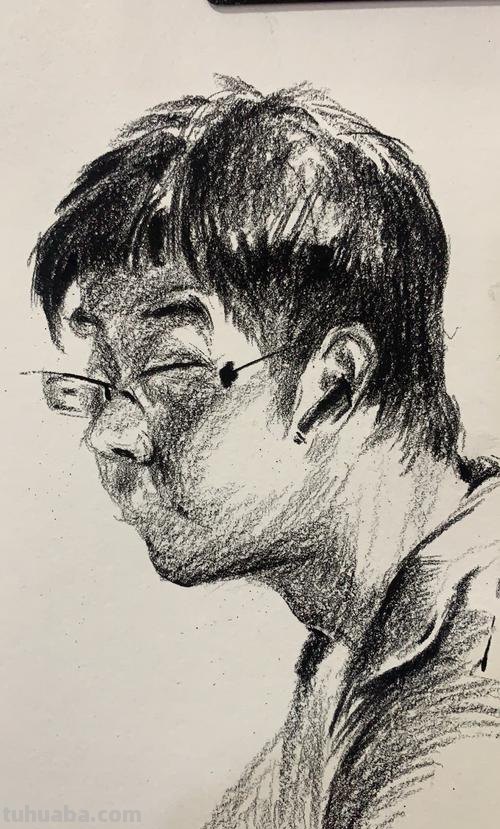 炭笔速写顺序 用什么样的炭笔画素描?软?中?硬? 用炭条画完后?接着用炭笔画?用铅笔深入可以么?求详细,求专业?