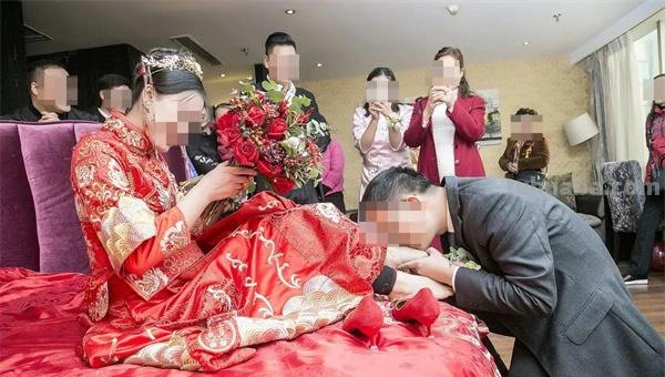 千万别看不起婚礼跟拍，他们认真起来，好“可怕”