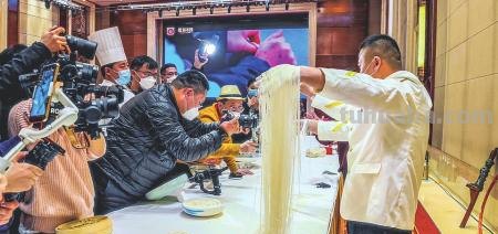 新华全媒+-这些面食为何火遍全国?-来自2022中国非遗面食大会的观察