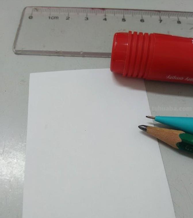 用彩铅画立体圆形怎么画 如何画有倒影的立体圆？