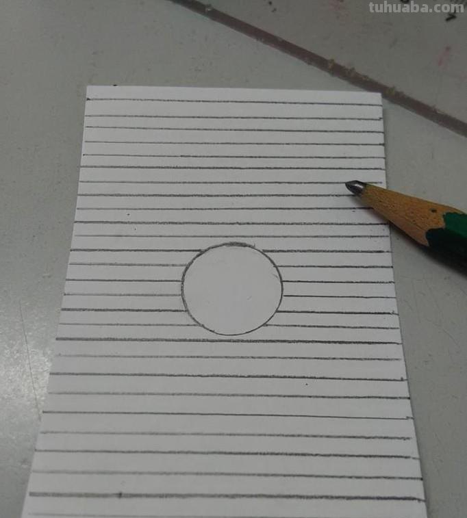 用彩铅画立体圆形怎么画 如何画有倒影的立体圆？