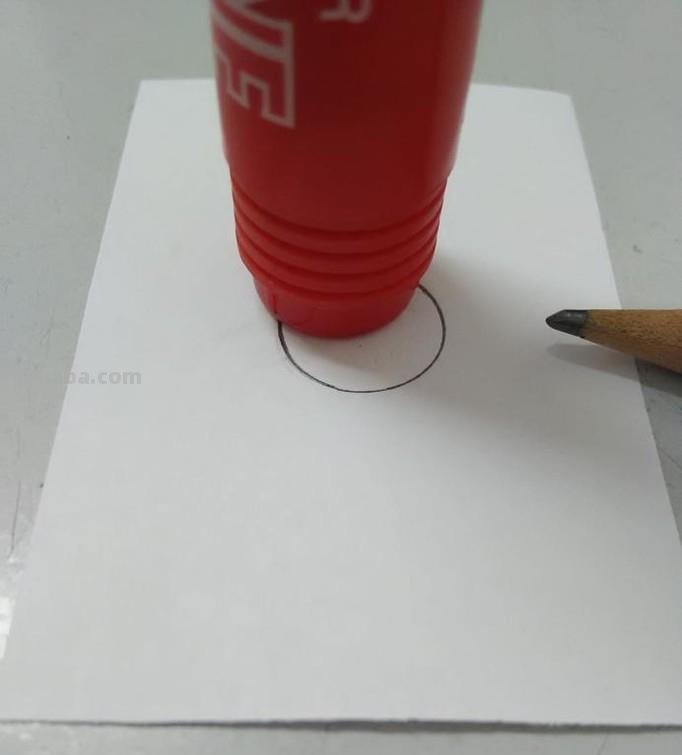 用彩铅画立体圆形怎么画 如何画有倒影的立体圆？