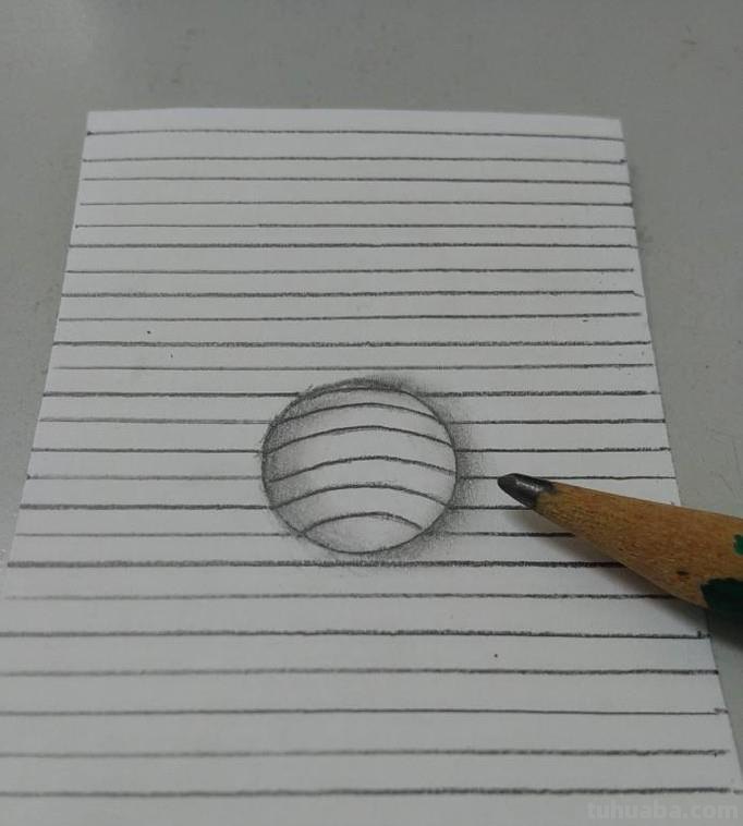 用彩铅画立体圆形怎么画 如何画有倒影的立体圆？