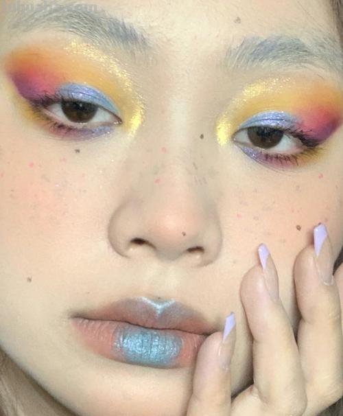 炫色彩妆与炫彩彩妆：让你的妆容更加出彩 