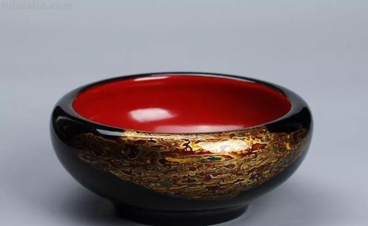 漆器的色彩之美：从传统到现代 