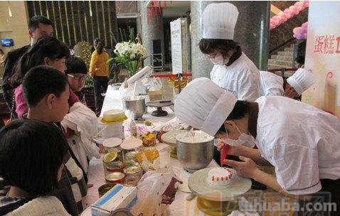 东营经济开发区俊富企业举办“快乐烘焙,畅享‘味’来”蛋糕DIY活动