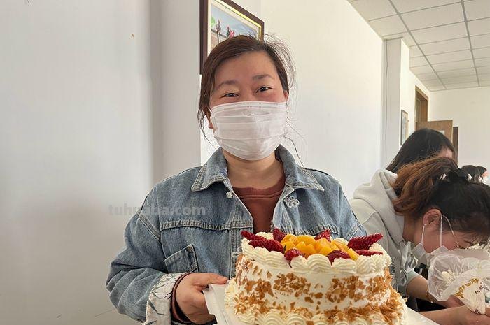 东营经济开发区俊富企业举办“快乐烘焙，畅享‘味’来”蛋糕DIY活动
