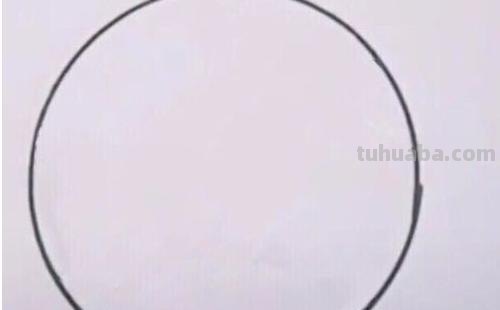 篮球足球怎么画简笔画 怎么画足球？