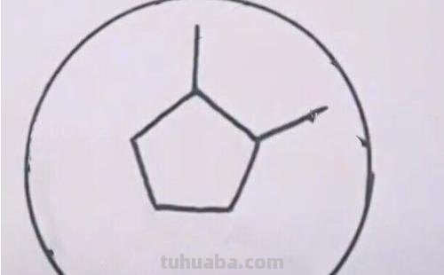 篮球足球怎么画简笔画 怎么画足球？