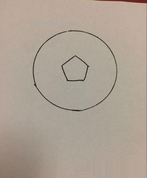 篮球足球怎么画简笔画 怎么画足球？