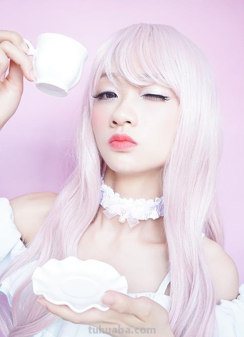 魔幻色彩彩妆:打造独特的二次元妆容