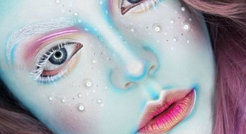魔幻色彩彩妆:打造独特的二次元妆容