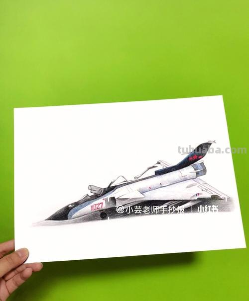 飞机的创意彩铅画怎么画 一年级铅笔简单画 飞机？