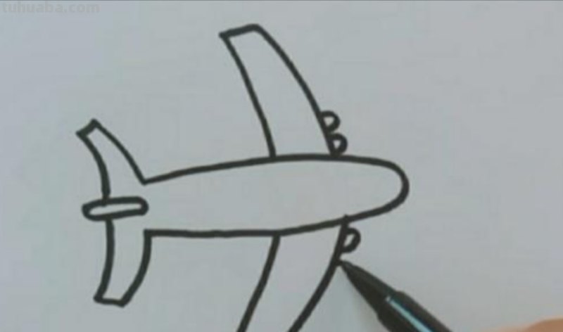 幼儿简笔画飞机怎么画 飞机简笔画的画法？