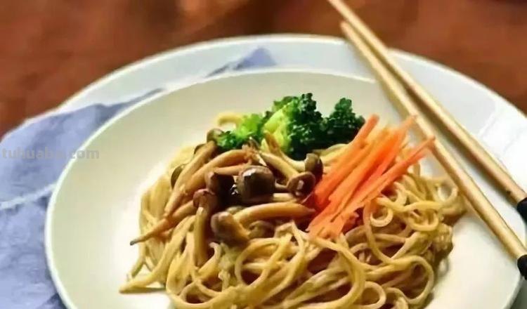 “二伏”快到了,学会这4种面条的做法,外滑内筋,鲜嫩营养好吃