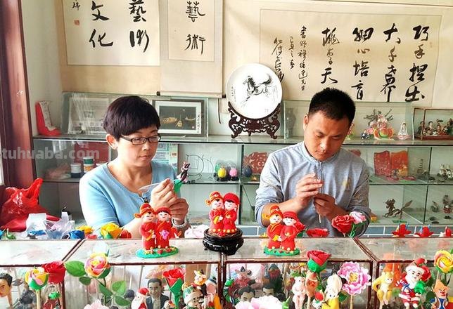 泰山石家面塑传承人：从事面塑制作20多年，因面食与面塑结缘