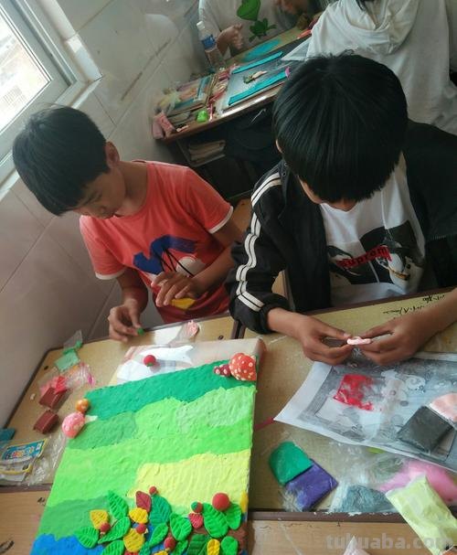 36色彩泥：让你的创造力绽放的绚丽画笔 