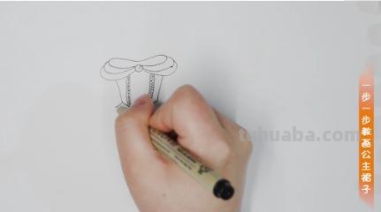 彩铅画白色蕾丝裙怎么画 漂亮简单的裙子怎么画？