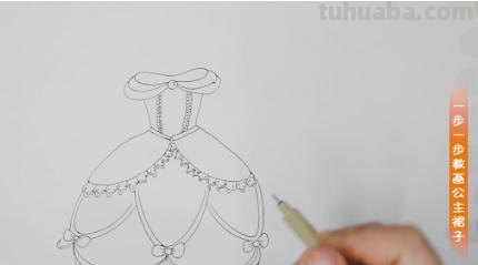 彩铅画白色蕾丝裙怎么画 漂亮简单的裙子怎么画？