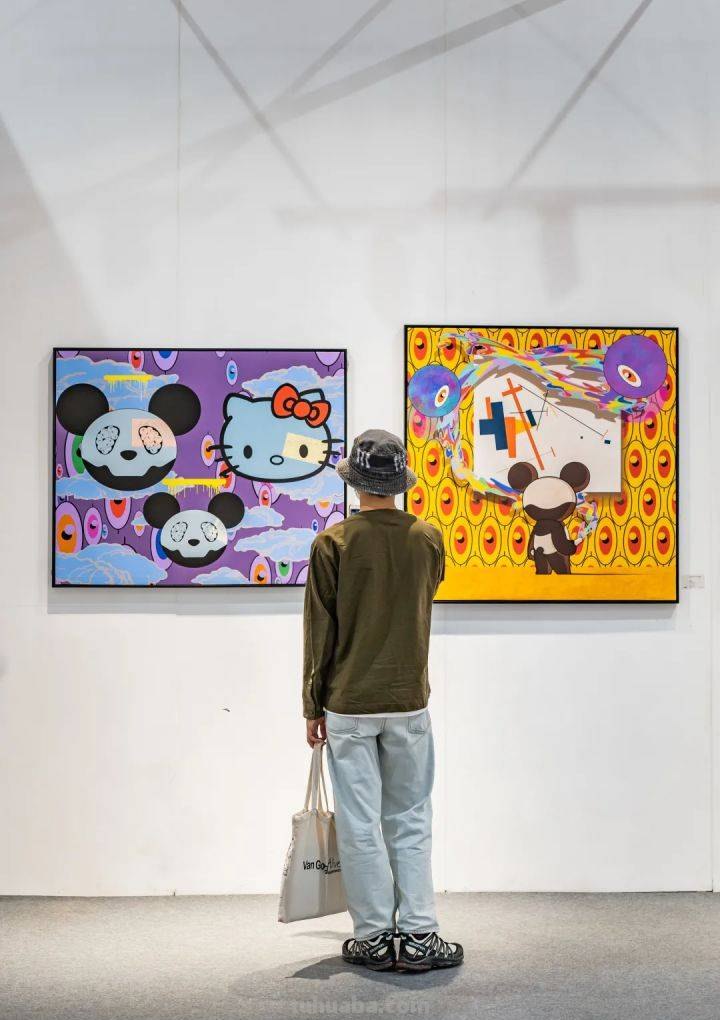 数字艺术家创造的可爱与叛逆：熊猫绘画的魅力