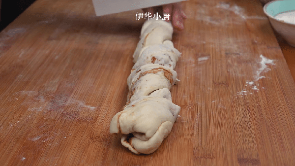 比酱香饼还馋人，面食这样做又酥又软，3块钱就能做8张饼，真香