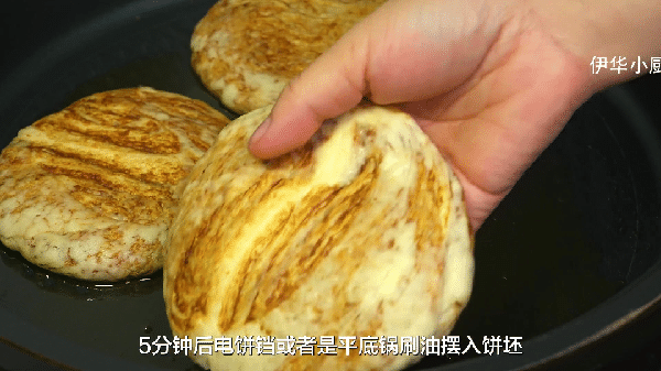 比酱香饼还馋人，面食这样做又酥又软，3块钱就能做8张饼，真香