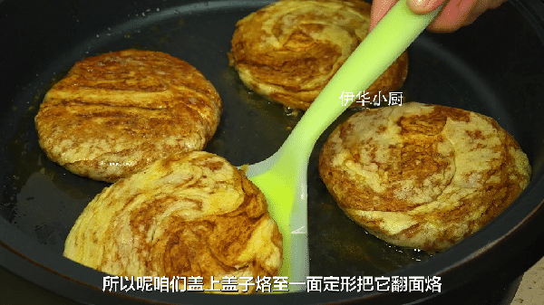 比酱香饼还馋人，面食这样做又酥又软，3块钱就能做8张饼，真香