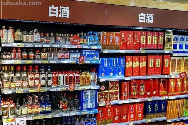在超市怎样才能买到好酒?记住这4个“技巧”,便宜也能买到佳酿