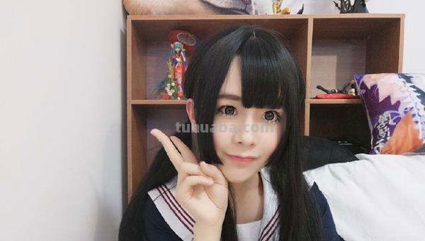 轩墨宝宝4指入肛 性别是男只是伪装成女孩子