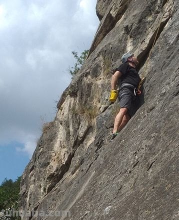 CLIMBLNG怎么读书手抄报 climbing怎么造句短一点？