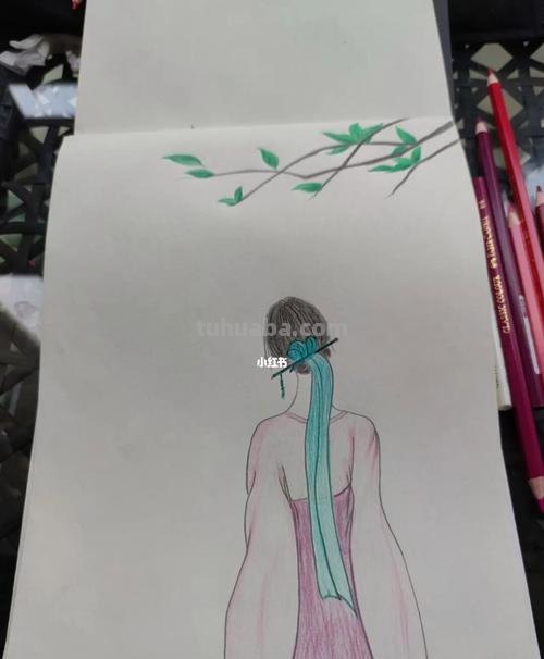 彩铅画古装人物女孩怎么画 公主背影画简单，彩铅？