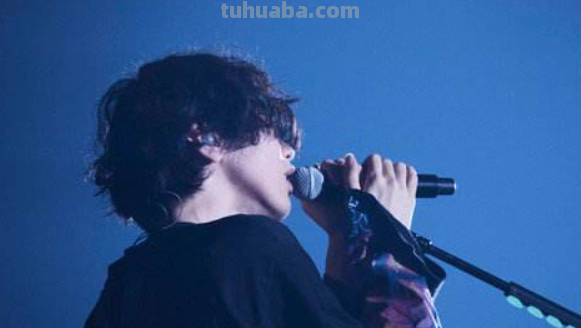 米津玄师的音乐在日本乐坛相当于什么地位?