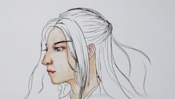 用彩铅画古装男生怎么画 铅笔画，画一位古代长发男子侧脸，古风男人？