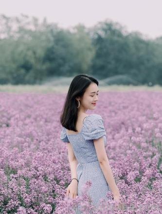 一个人拍照也必须美起来，5个摄影技巧简约自然，拍出美照并不难