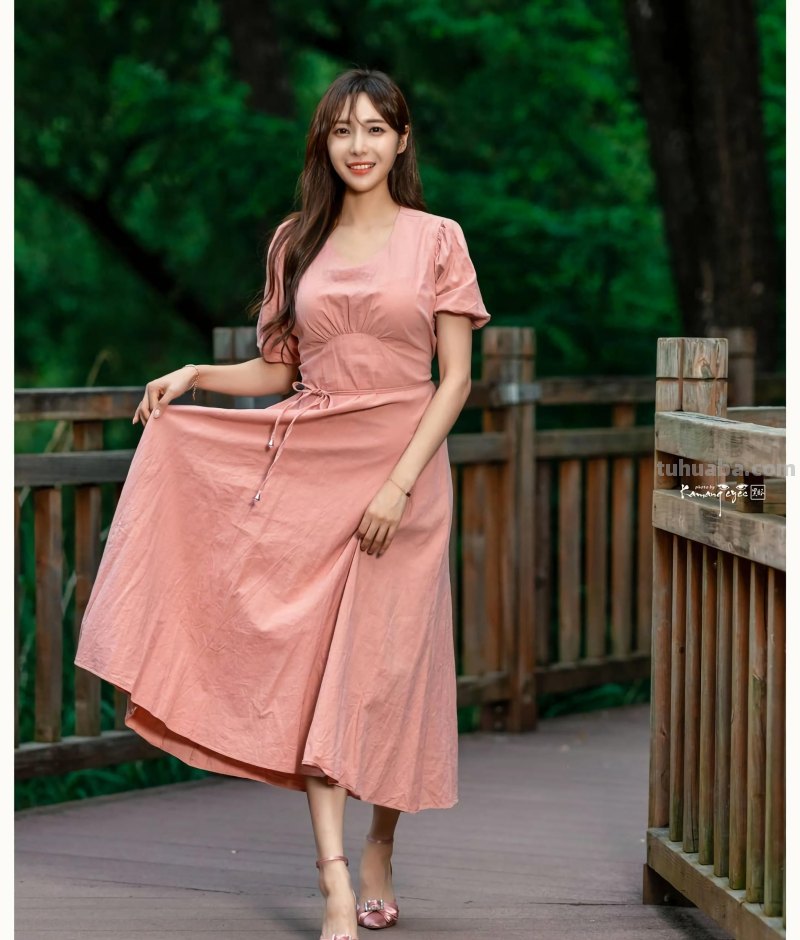 一个人拍照也必须美起来，5个摄影技巧简约自然，拍出美照并不难