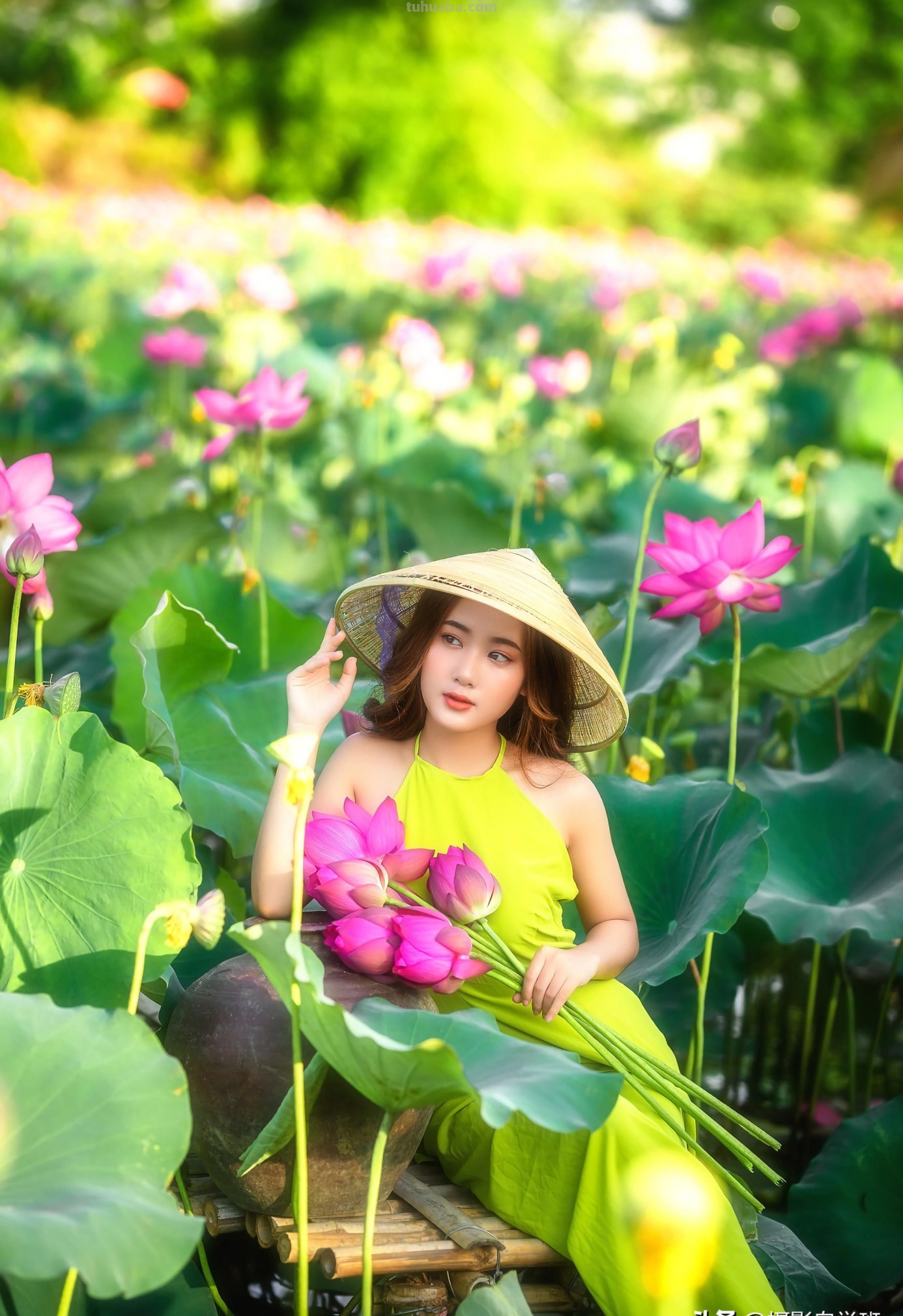 一个人拍照也必须美起来，5个摄影技巧简约自然，拍出美照并不难