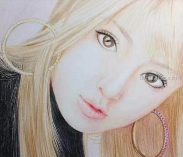 彩铅画古罗马女孩怎么画 用彩铅画画简单古风公主？