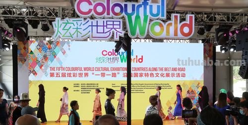 【炫彩世界，色彩加盟店让你的生活更精彩！】涂画吧小编了解到，色彩加盟店是一个能够带给人们无限快乐与创意的绘画艺术店铺。无论是喜欢绘画的艺术家，还是对色彩有独特追求的时尚人士，色彩加盟店都能满足他们对于美好色彩的渴望。那么，开一家色彩加盟店需要多少钱呢？ 