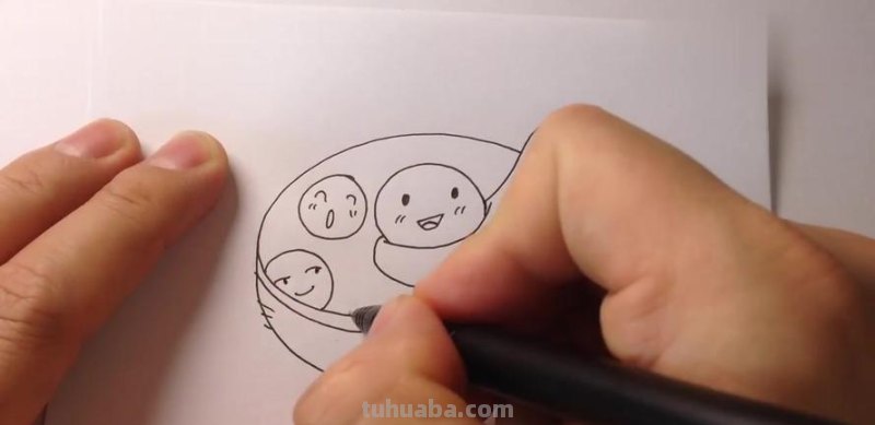 在碗里的汤圆怎么画 在碗里的汤圆怎么画?