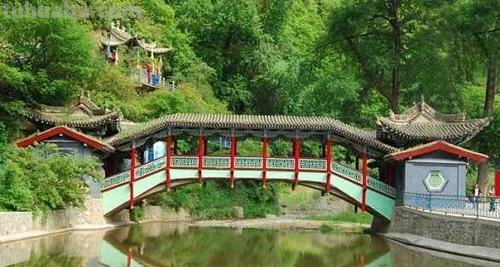 甘肃古建筑丨兴隆山卧桥