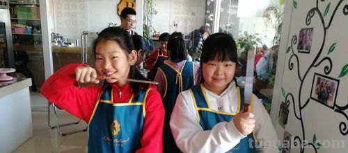 山师附小2018级3班雏鹰中队体验DIY烘焙