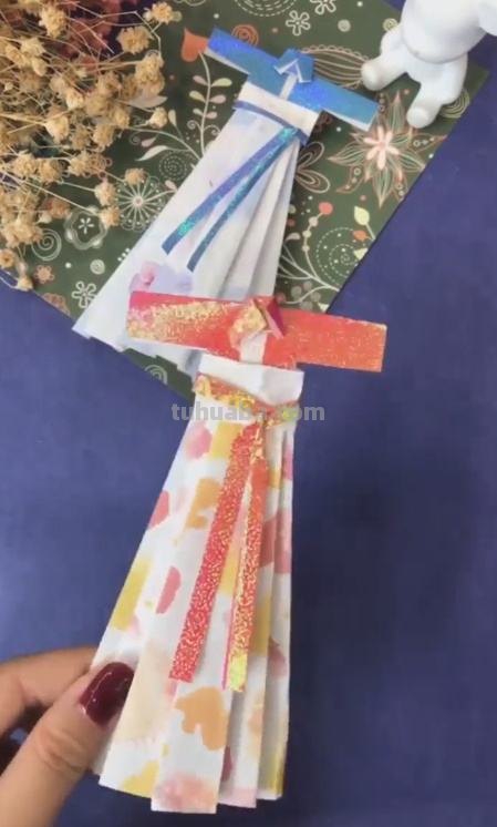 古装裙子怎么折?