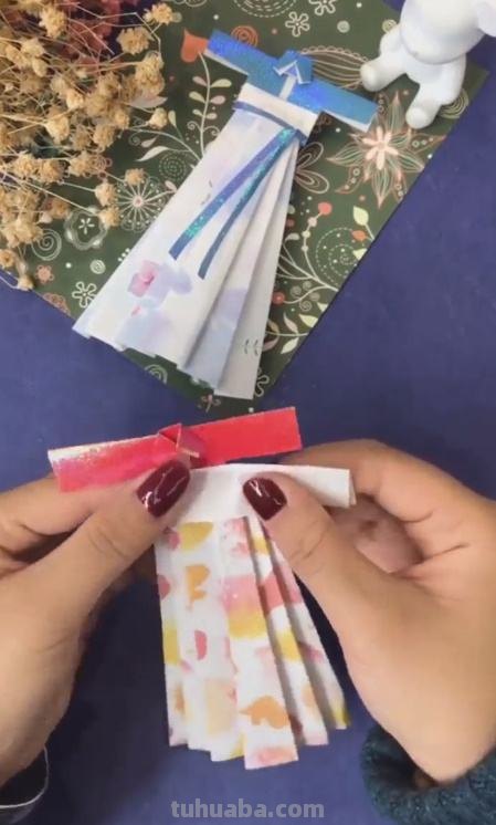 古装裙子怎么折?