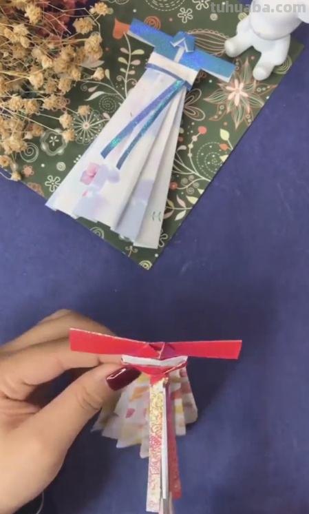 古装裙子怎么折?